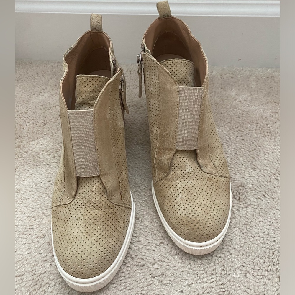 Womens linea Paolo wedge shoe size 5M